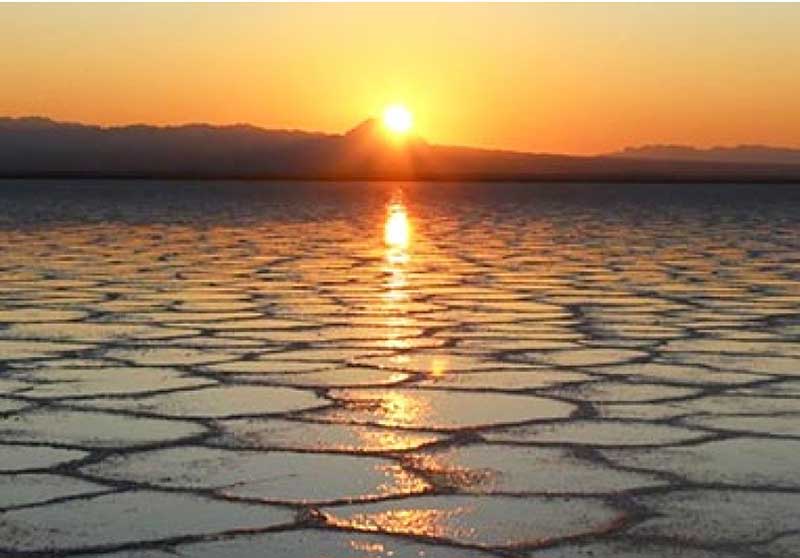 دریاچه نمک خور در تور کویر مصر بزرگترین دریاچه فصلی نمک ایران