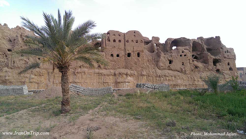 قلعه بسیار قدیمی و 4 طبقه گرمه که متعلق به عهد ساسانیان است